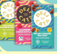 DELICATA CIOCOLATĂ NEAGRĂ CU ARAHIDE, CURMALE ȘI SARE DE MARE/ CIOCOLATĂ CU LAPTE, MACADAMIA, CAJU Ș