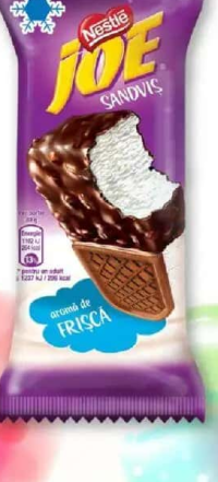 Nestlé Joe Sandviș Înghețată sandviș cu aromă de frișcă și glazură de lapte și cacao 142 ml
