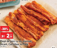 Carrefour la Piață Piept de porc cu os, marinat, picant per 100 g