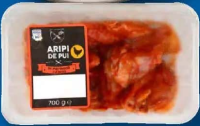 Aripi de pui secționate, marinate boia / usturoi 700 g