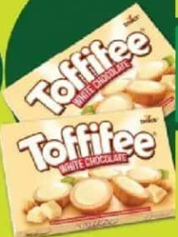 Praline Ciocolată Albă cu Alune & Caramel Toffifee 125g