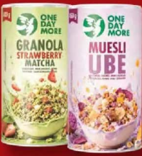 ONE DAY MORE Müsli cu aromă de matcha și căpșuni / UBE 400 g / 450 g